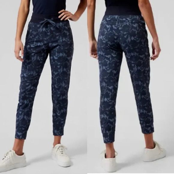 Athleta Trekkie North Jogger Ethereal Bloom Cottage Blue Sz 2 - Picture 1 of 7